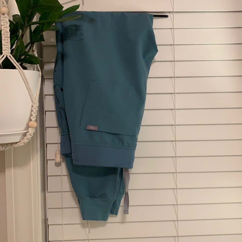 Figs hydrogreen Zamora small regular jogger NWOT